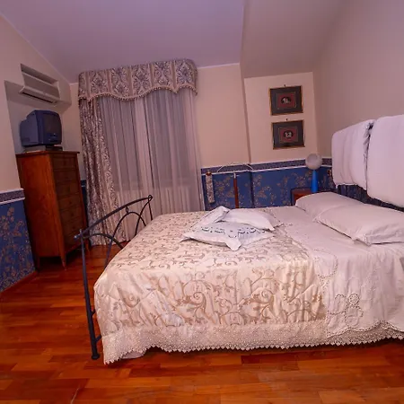 Il Giardino Dei Tigli Bianco Bed and breakfast Rotondi